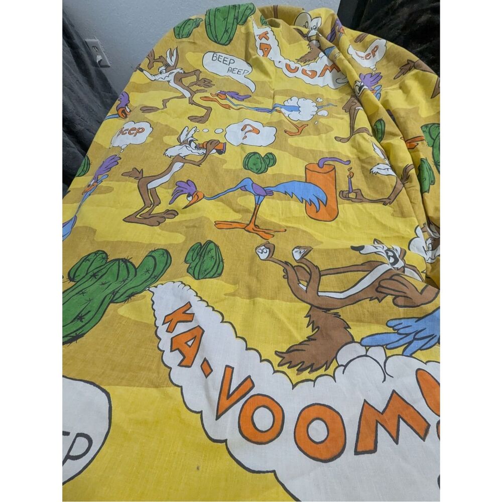 Vintage 1970s Wile E Coyote Road Runner Flat Sheet Beep Beep! Warner Bros Fabric